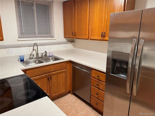 1525 S Holly St 101, Denver, CO 80222