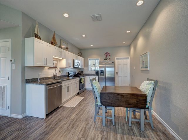 700 Island Retreat 48, Port Aransas, TX 78373