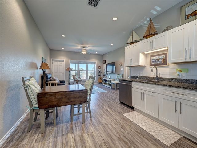 700 Island Retreat 48, Port Aransas, TX 78373