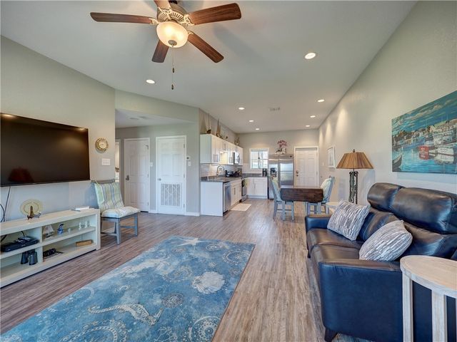 700 Island Retreat 48, Port Aransas, TX 78373
