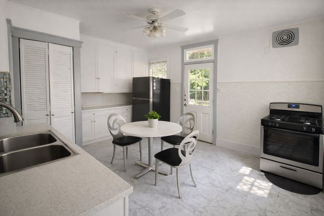 10350 S Prospect Avenue, Chicago, IL 60643