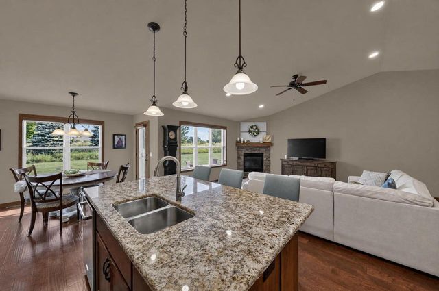 5148 HIGH POINT DRIVE, Winneconne, WI 54986