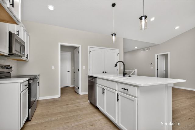 8136 Buckley Street, Johnston, IA 50131