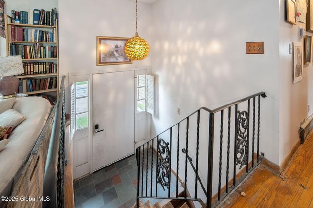 250 Hillcrest Avenue, Schenectady, NY 12304