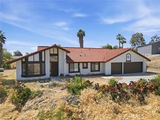 18085 Golden Leaf Lane, Riverside, CA 92504