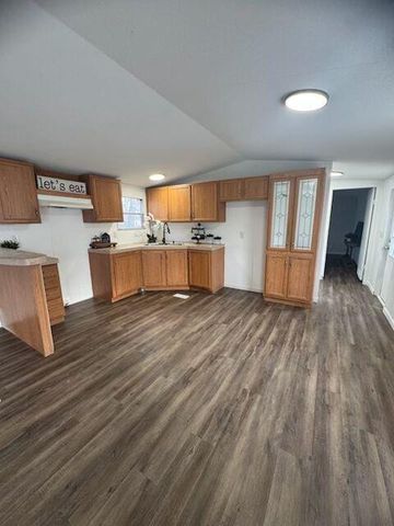 222 Legend Oaks DR, Dale, TX 78616