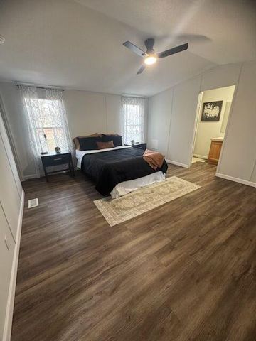 222 Legend Oaks DR, Dale, TX 78616