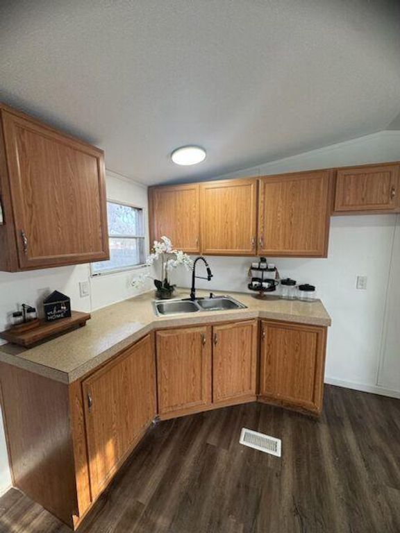 222 Legend Oaks DR, Dale, TX 78616