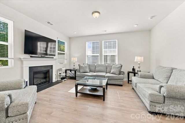 8036 Overmeadow Lane, Charlotte, NC 28269