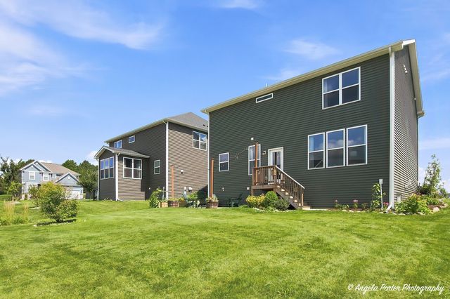 2110 Schmitt Circle, Algonquin, IL 60102