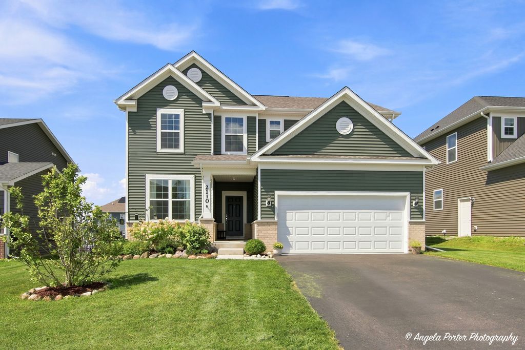 2110 Schmitt Circle, Algonquin, IL 60102