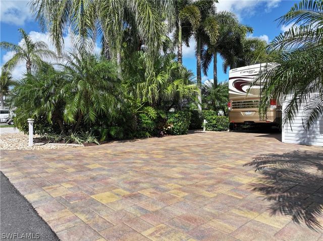 5958 Brightwood DR, Fort Myers, FL 33905