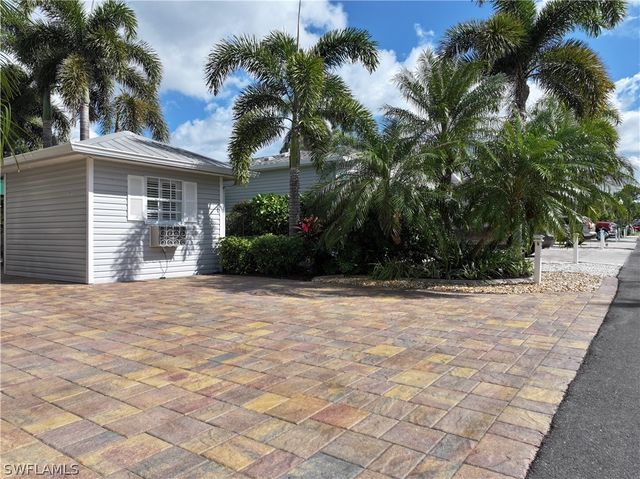 5958 Brightwood DR, Fort Myers, FL 33905