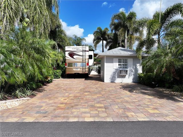 5958 Brightwood DR, Fort Myers, FL 33905