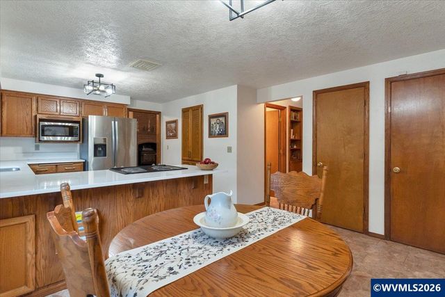 6202 4-J Ln SE, Salem, OR 97317