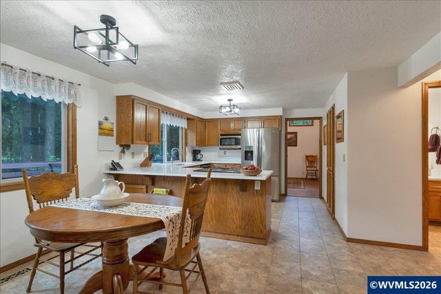 6202 4-J Ln SE, Salem, OR 97317