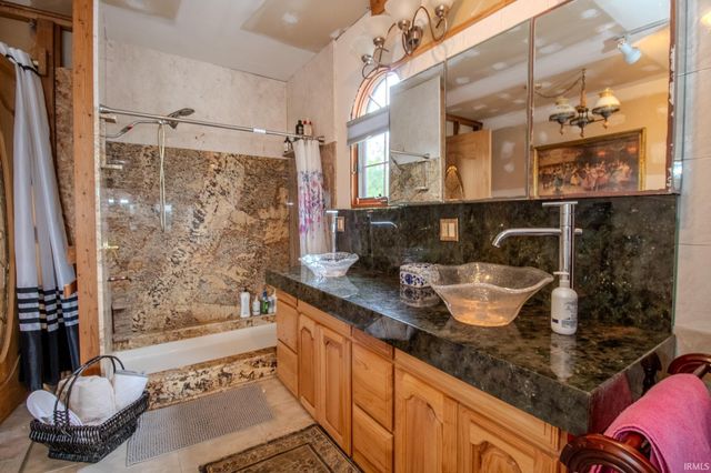 5374 S County Rd 210, Knox, IN 46534