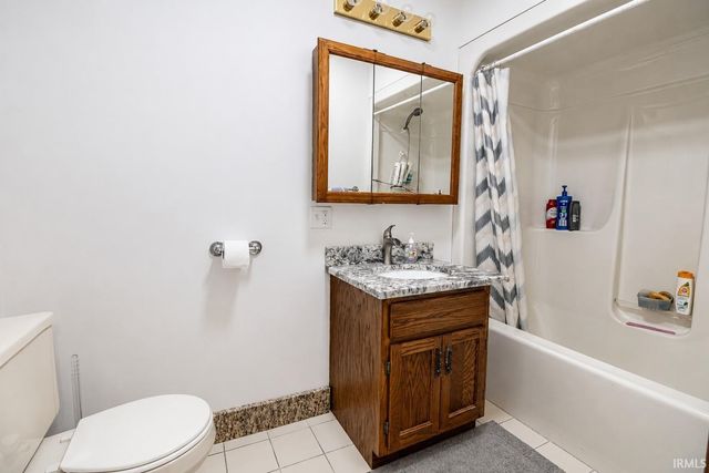 5374 S County Rd 210, Knox, IN 46534