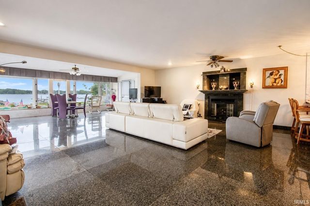 5374 S County Rd 210, Knox, IN 46534