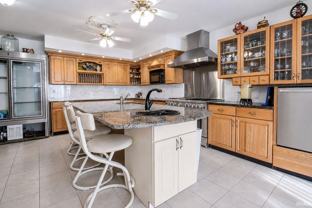 5374 S County Rd 210, Knox, IN 46534