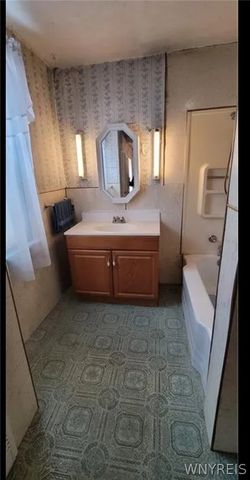 15 Gravel Place, Lackawanna, NY 14218