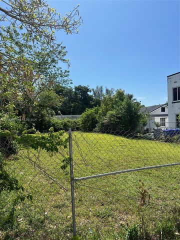3033 NW 8th Ave, Miami, FL 33127
