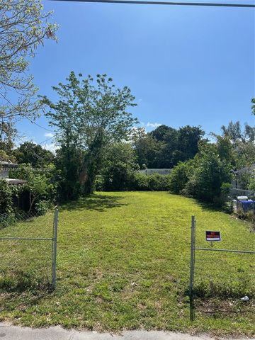 3033 NW 8th Ave, Miami, FL 33127