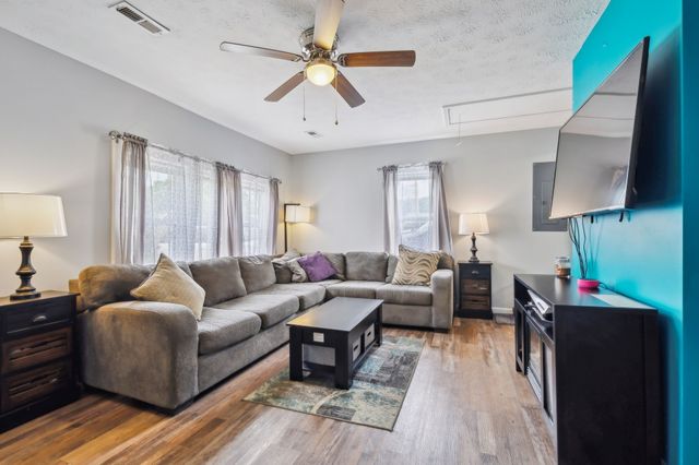 109 Hall St, Hartsville, TN 37074