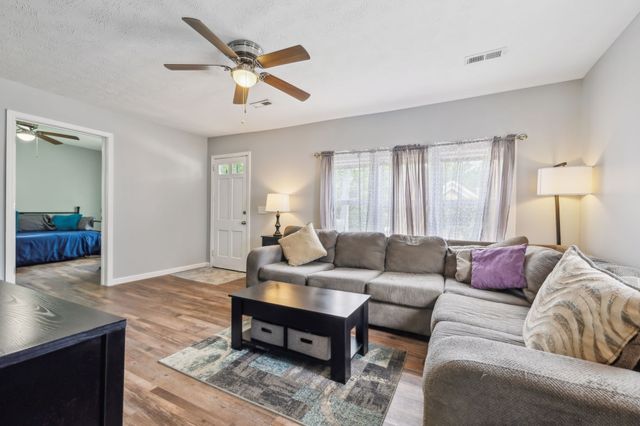 109 Hall St, Hartsville, TN 37074