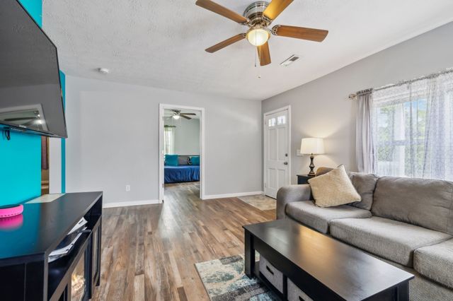 109 Hall St, Hartsville, TN 37074