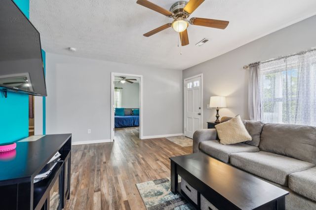 109 Hall St, Hartsville, TN 37074