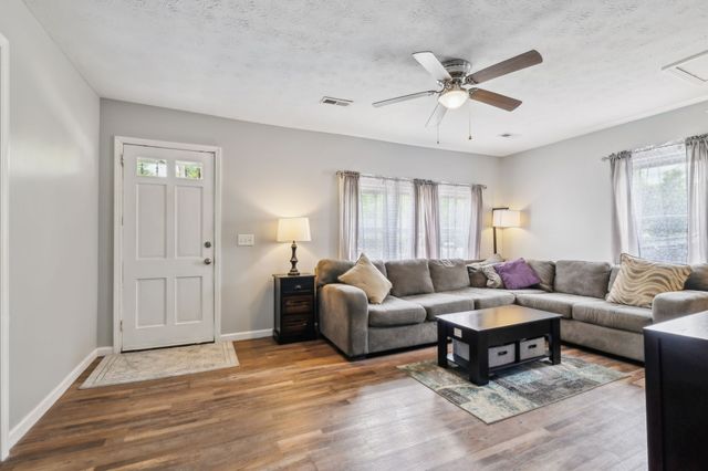 109 Hall St, Hartsville, TN 37074