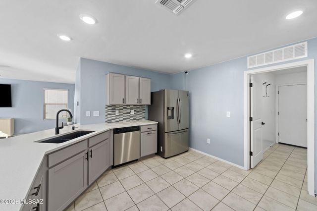 8018 S Golden Bell Drive, Tucson, AZ 85747