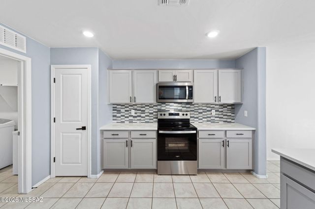 8018 S Golden Bell Drive, Tucson, AZ 85747