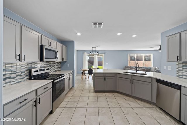 8018 S Golden Bell Drive, Tucson, AZ 85747