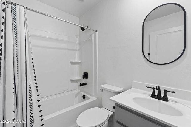 8018 S Golden Bell Drive, Tucson, AZ 85747