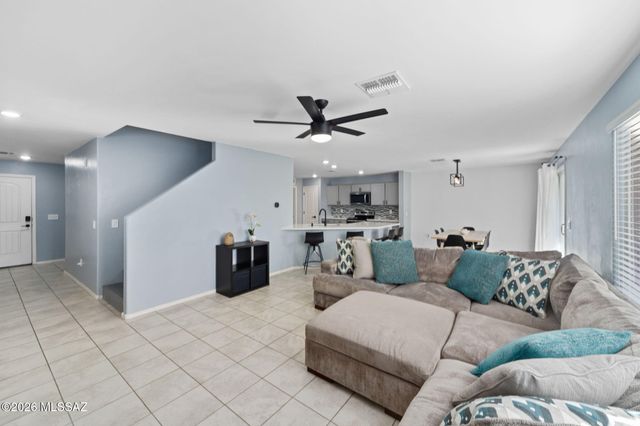 8018 S Golden Bell Drive, Tucson, AZ 85747