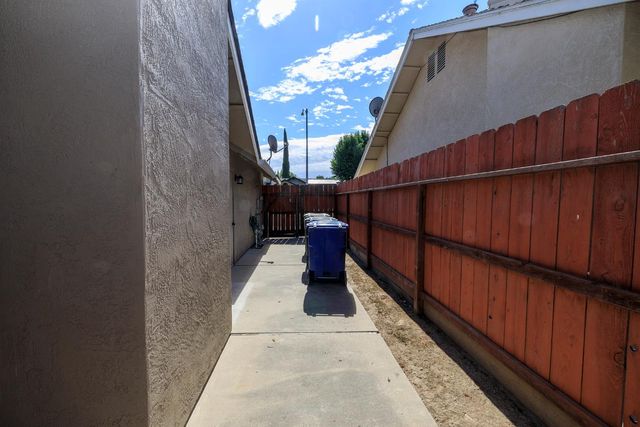 1501 Palmdale Dr, Modesto, CA 95355