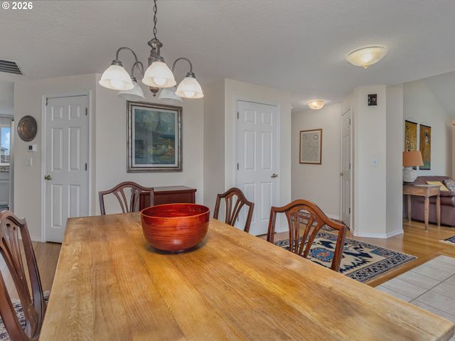 19220 COKERON Dr, Oregon City, OR 97045