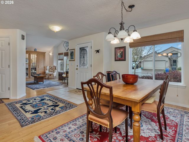 19220 COKERON Dr, Oregon City, OR 97045