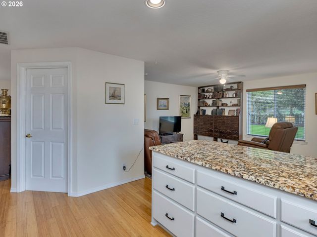 19220 COKERON Dr, Oregon City, OR 97045