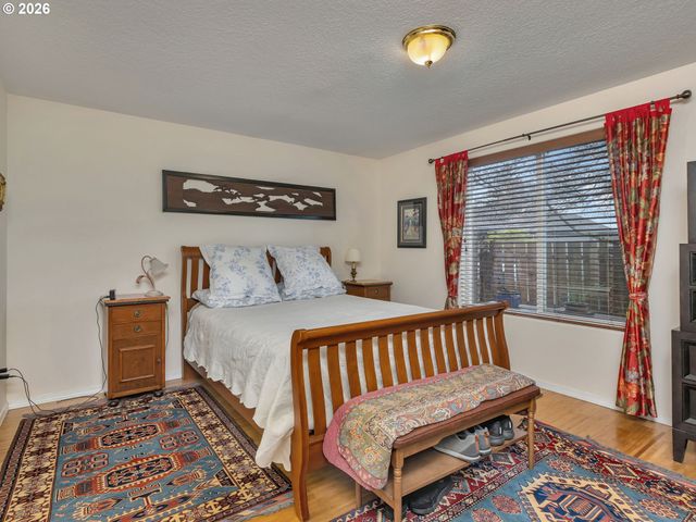 19220 COKERON Dr, Oregon City, OR 97045