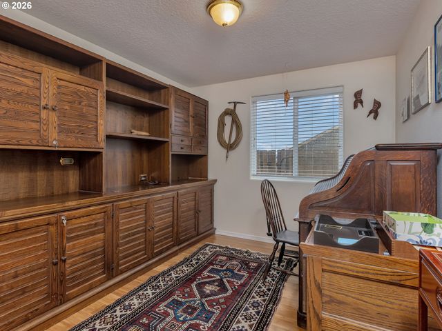 19220 COKERON Dr, Oregon City, OR 97045