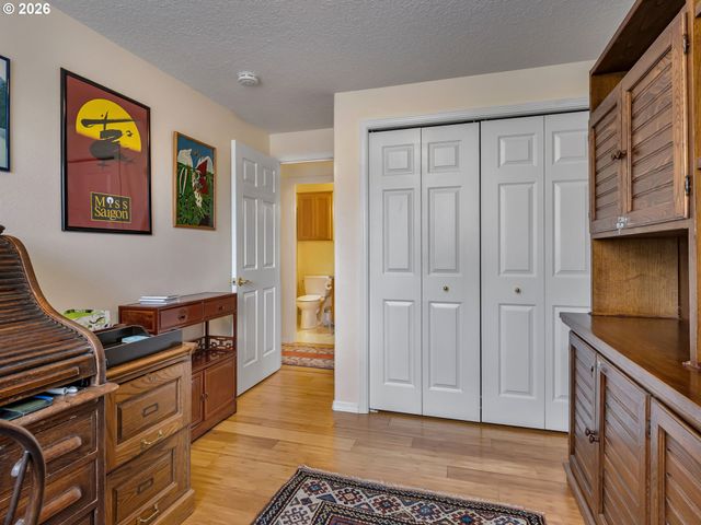 19220 COKERON Dr, Oregon City, OR 97045