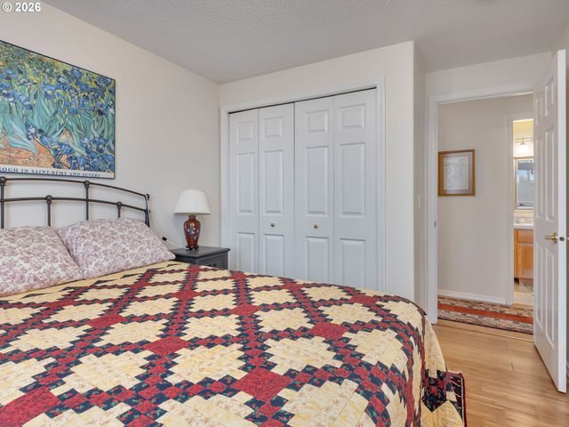 19220 COKERON Dr, Oregon City, OR 97045