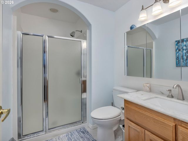 19220 COKERON Dr, Oregon City, OR 97045