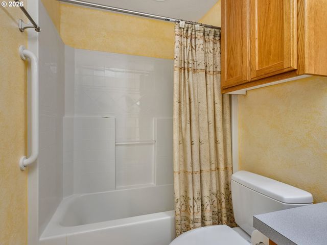 19220 COKERON Dr, Oregon City, OR 97045