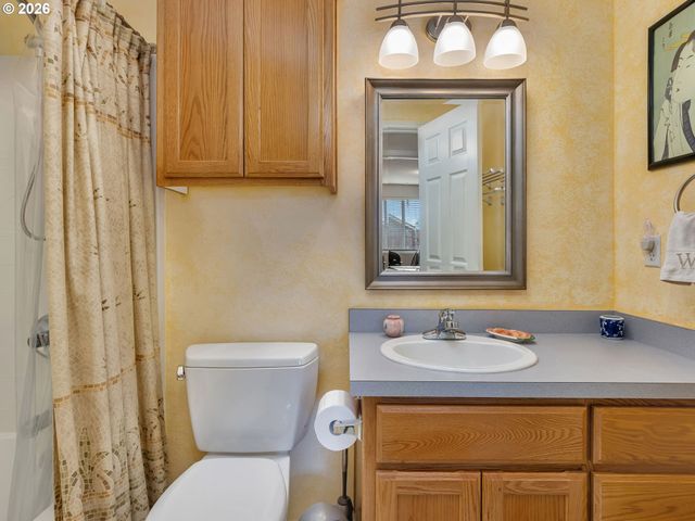 19220 COKERON Dr, Oregon City, OR 97045