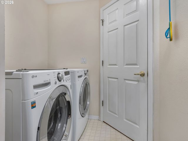 19220 COKERON Dr, Oregon City, OR 97045