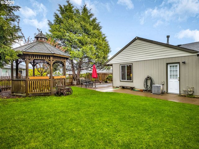 19220 COKERON Dr, Oregon City, OR 97045